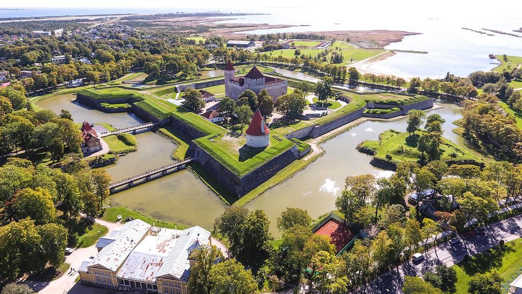 Kohtu Apartment Unique Курессааре Экстерьер фото